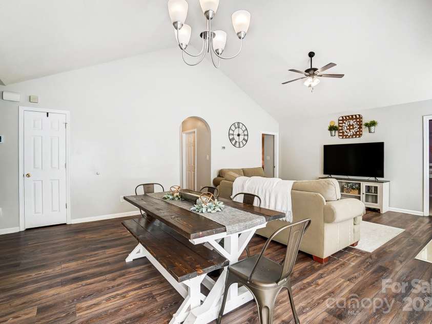 5113 Park Place Drive, Dallas, NC 28034.  MLS# CAR4219173, YatesRealty ID 6306. 