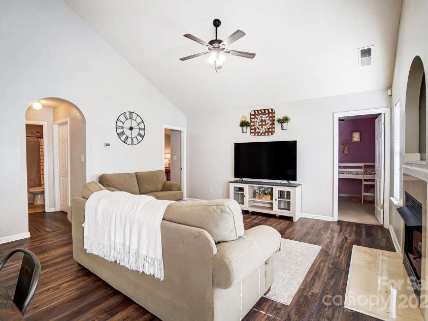 5113 Park Place Drive, Dallas, NC 28034.  MLS# CAR4219173, YatesRealty ID 6306. 