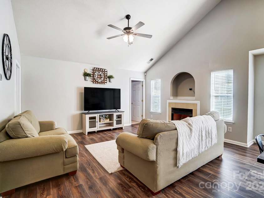 5113 Park Place Drive, Dallas, NC 28034.  MLS# CAR4219173, YatesRealty ID 6306. 