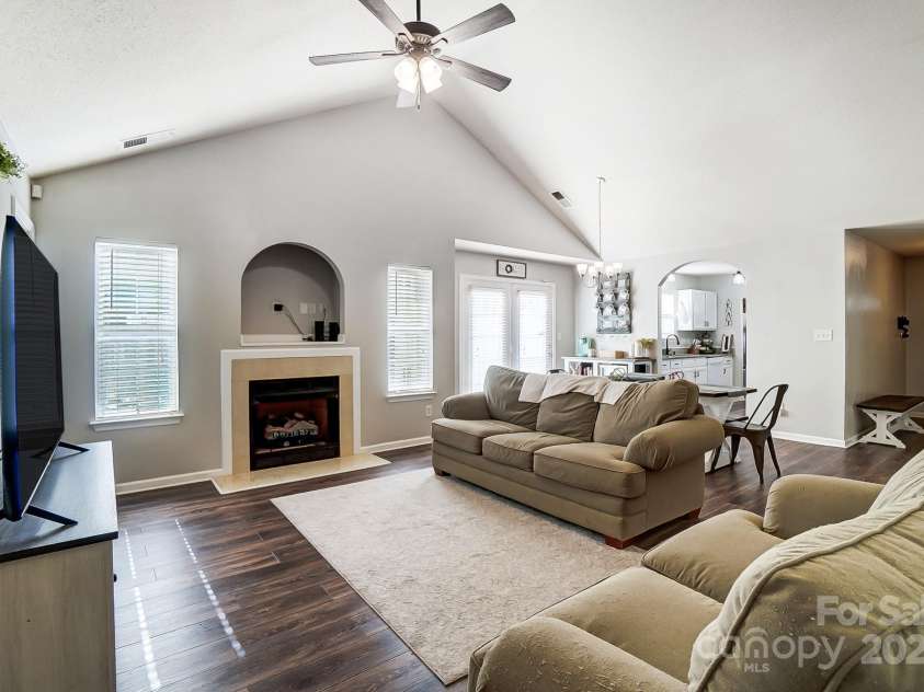 5113 Park Place Drive, Dallas, NC 28034.  MLS# CAR4219173, YatesRealty ID 6306. 