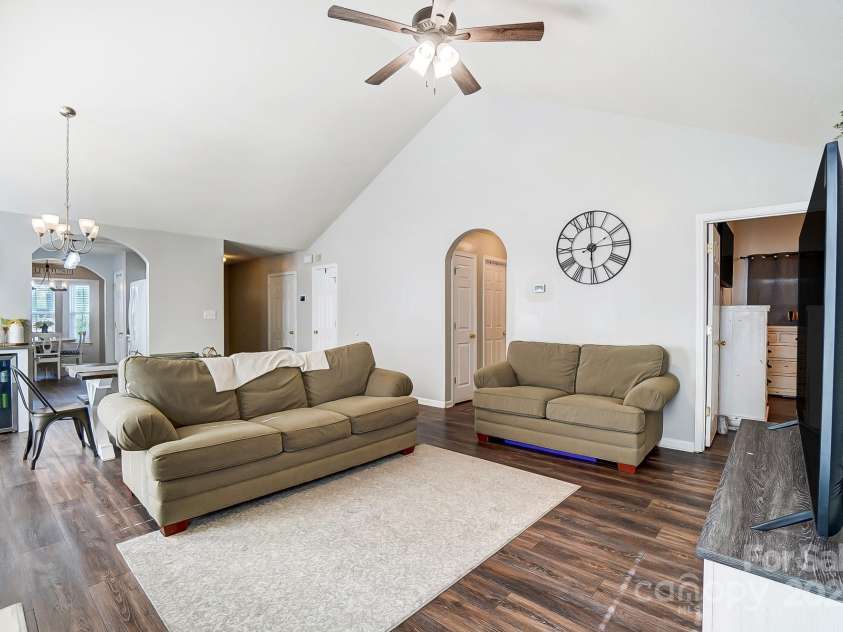 5113 Park Place Drive, Dallas, NC 28034.  MLS# CAR4219173, YatesRealty ID 6306. 