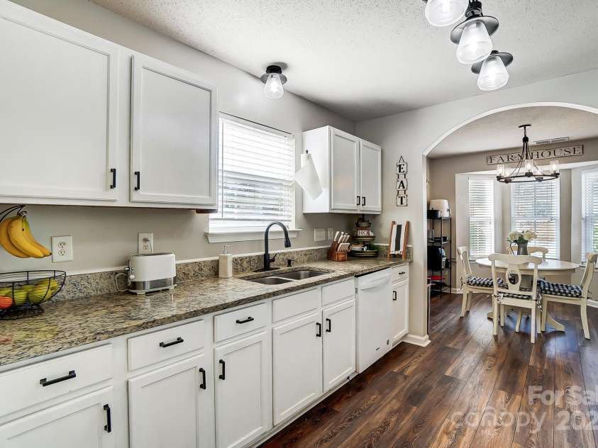 5113 Park Place Drive, Dallas, NC 28034.  MLS# CAR4219173, YatesRealty ID 6306. 