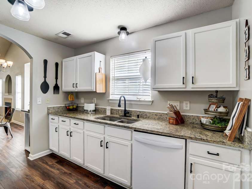 5113 Park Place Drive, Dallas, NC 28034.  MLS# CAR4219173, YatesRealty ID 6306. 