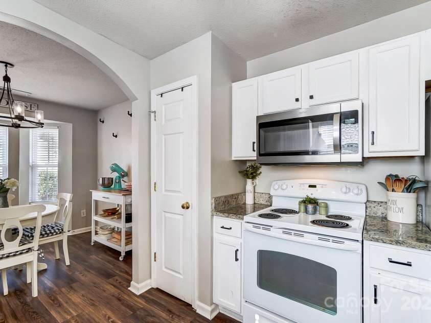 5113 Park Place Drive, Dallas, NC 28034.  MLS# CAR4219173, YatesRealty ID 6306. 