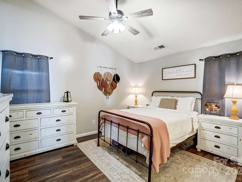 5113 Park Place Drive, Dallas, NC 28034.  MLS# CAR4219173, YatesRealty ID 6306. 