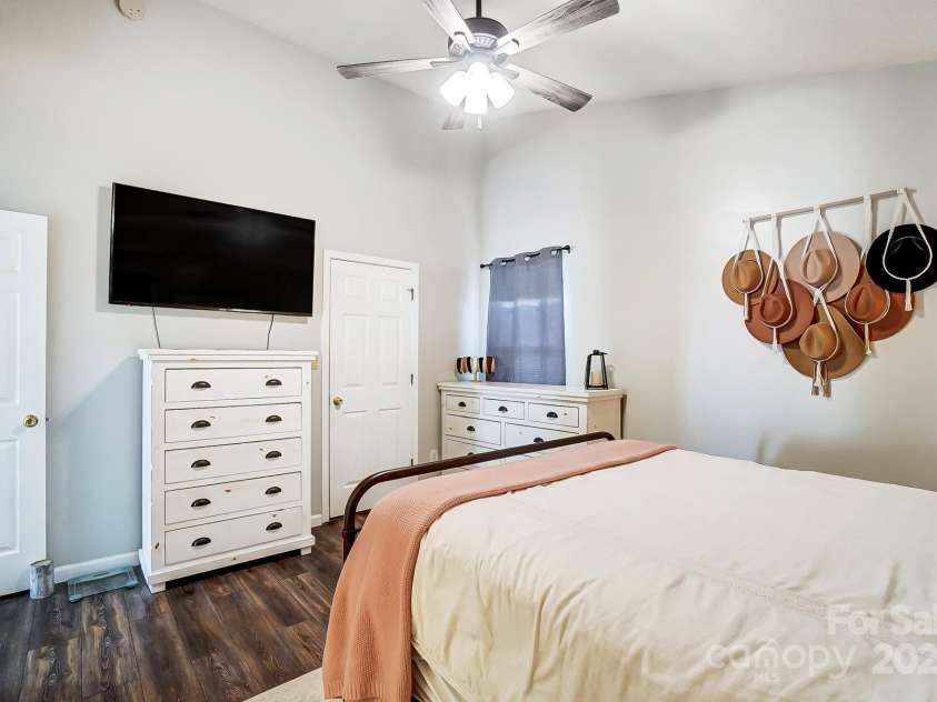 5113 Park Place Drive, Dallas, NC 28034.  MLS# CAR4219173, YatesRealty ID 6306. 