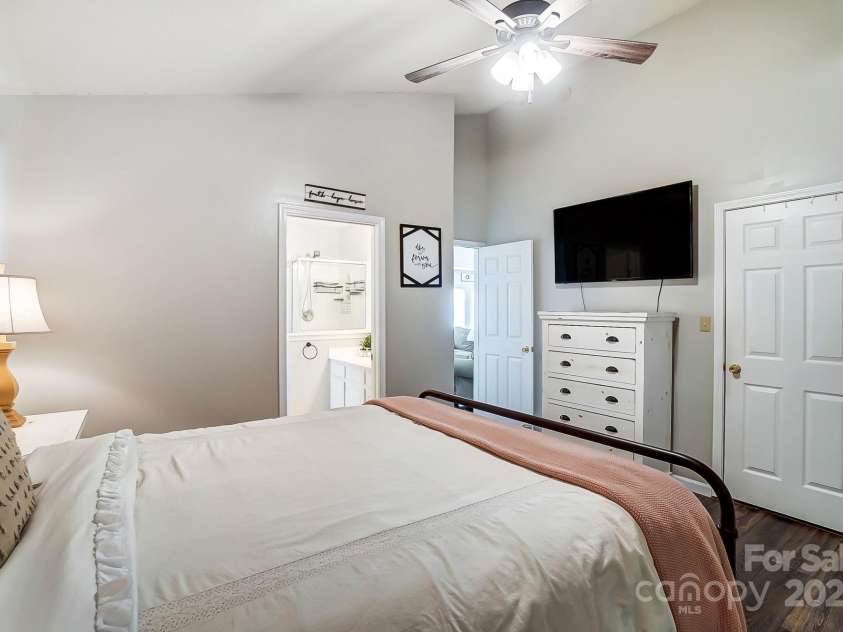 5113 Park Place Drive, Dallas, NC 28034.  MLS# CAR4219173, YatesRealty ID 6306. 