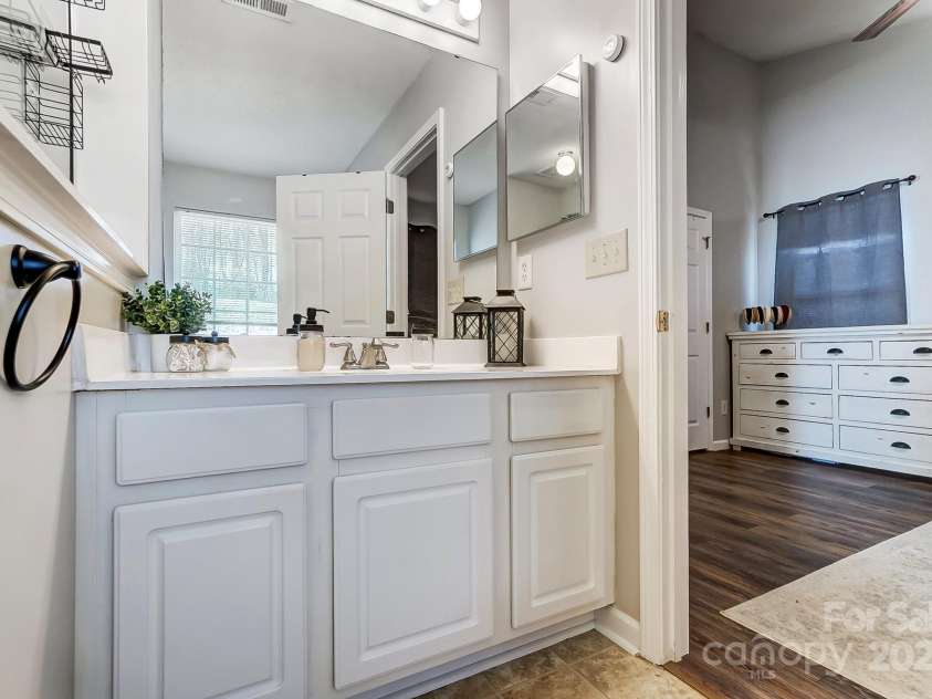 5113 Park Place Drive, Dallas, NC 28034.  MLS# CAR4219173, YatesRealty ID 6306. 