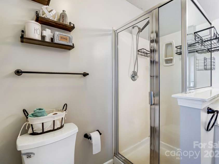 5113 Park Place Drive, Dallas, NC 28034.  MLS# CAR4219173, YatesRealty ID 6306. 