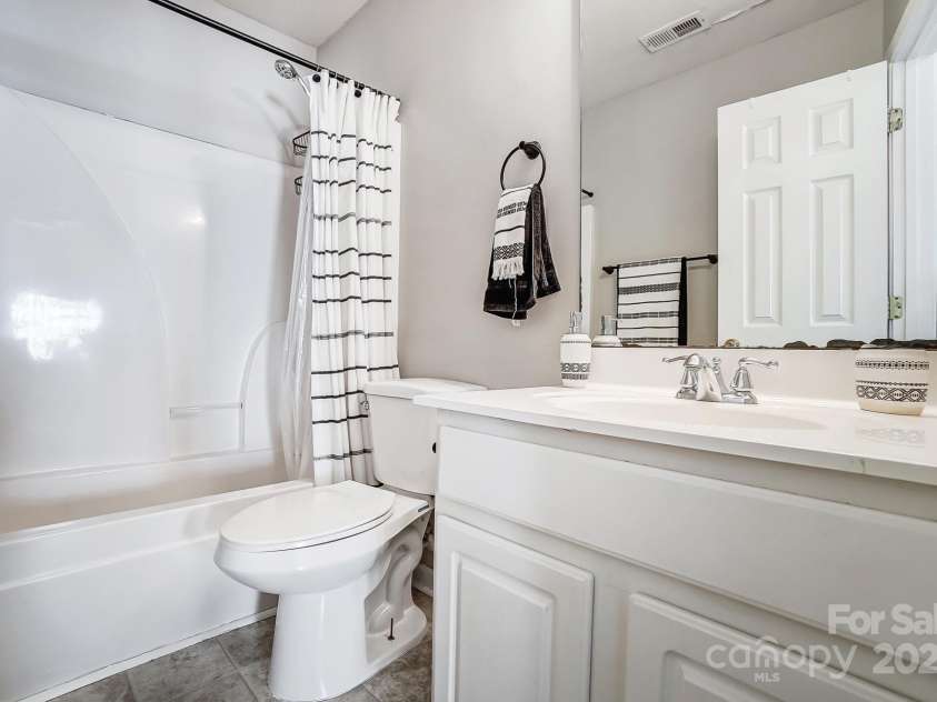 5113 Park Place Drive, Dallas, NC 28034.  MLS# CAR4219173, YatesRealty ID 6306. 