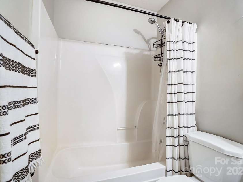 5113 Park Place Drive, Dallas, NC 28034.  MLS# CAR4219173, YatesRealty ID 6306. 