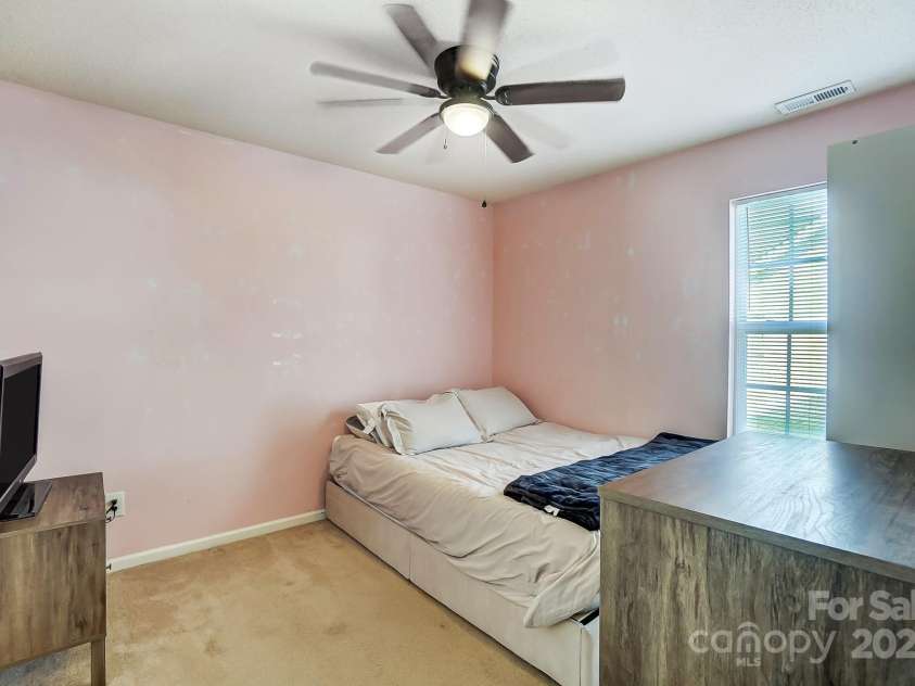 5113 Park Place Drive, Dallas, NC 28034.  MLS# CAR4219173, YatesRealty ID 6306. 