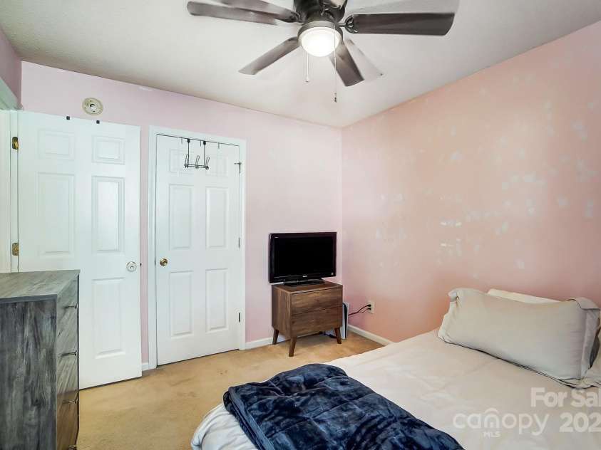 5113 Park Place Drive, Dallas, NC 28034.  MLS# CAR4219173, YatesRealty ID 6306. 