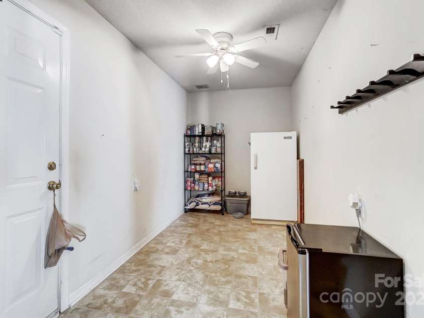 5113 Park Place Drive, Dallas, NC 28034.  MLS# CAR4219173, YatesRealty ID 6306. 