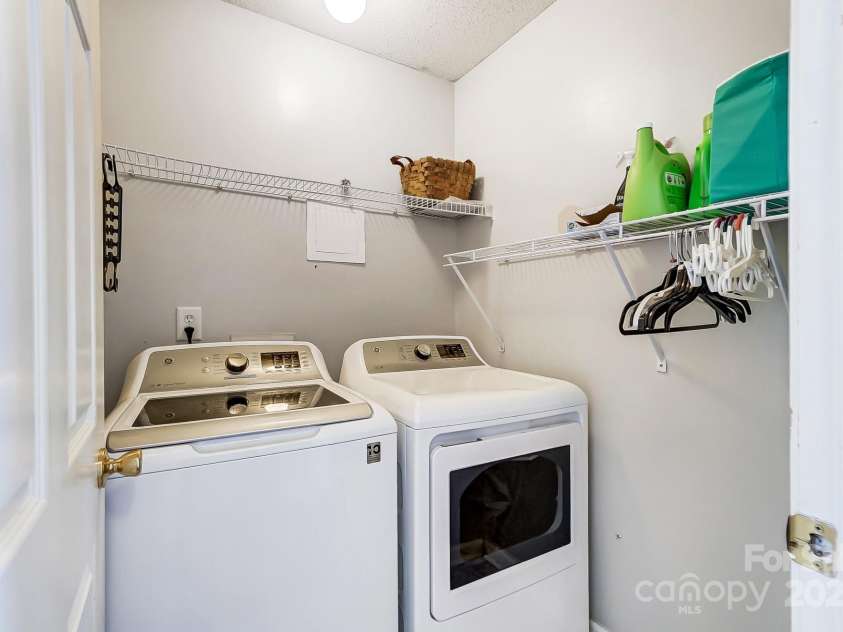 5113 Park Place Drive, Dallas, NC 28034.  MLS# CAR4219173, YatesRealty ID 6306. 