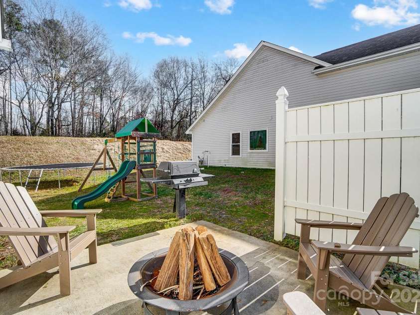 5113 Park Place Drive, Dallas, NC 28034.  MLS# CAR4219173, YatesRealty ID 6306. 