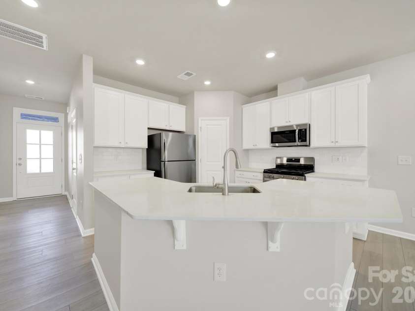 8027 Scarlet Maple Lane, Fort Mill, SC 29708.  MLS# CAR4344331, YatesRealty ID 6309. 