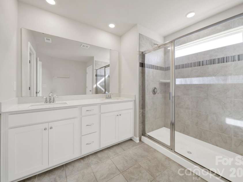 8027 Scarlet Maple Lane, Fort Mill, SC 29708.  MLS# CAR4344331, YatesRealty ID 6309. 