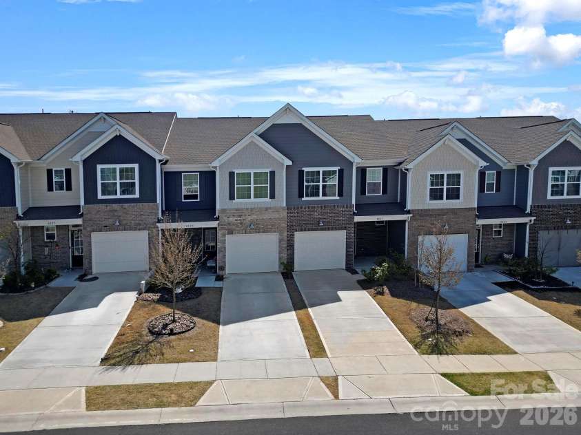 8027 Scarlet Maple Lane, Fort Mill, SC 29708.  MLS# CAR4344331, YatesRealty ID 6309. 