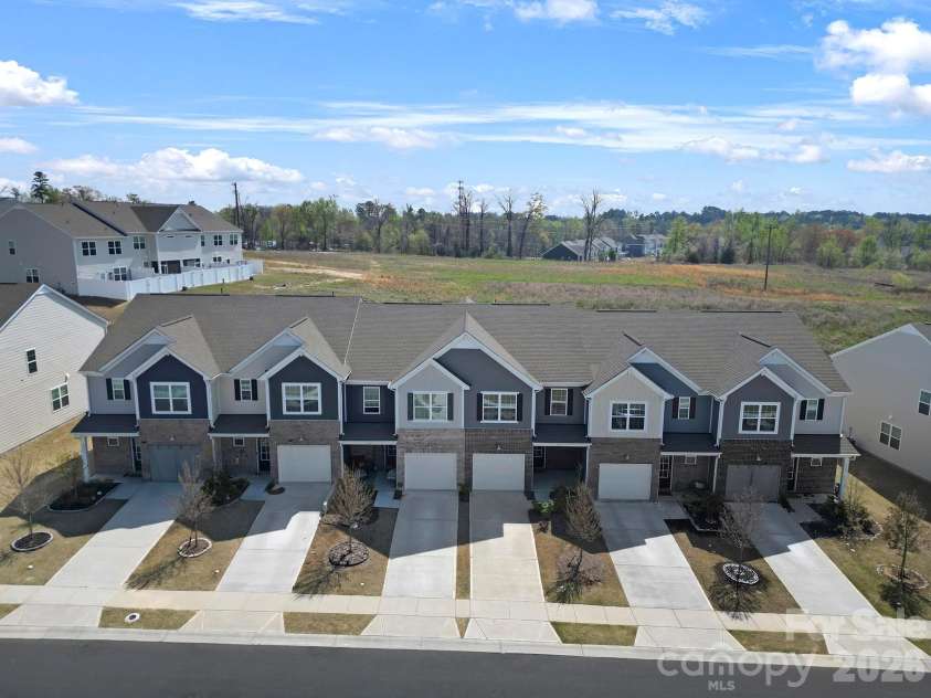 8027 Scarlet Maple Lane, Fort Mill, SC 29708.  MLS# CAR4344331, YatesRealty ID 6309. 