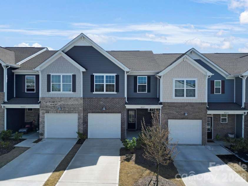 8027 Scarlet Maple Lane, Fort Mill, SC 29708.  MLS# CAR4344331, YatesRealty ID 6309. 