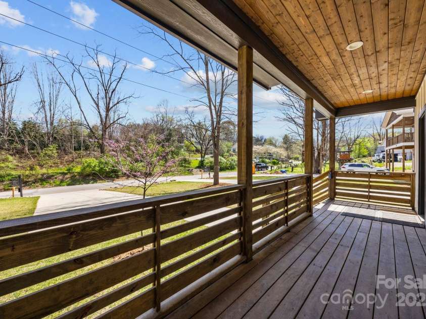 89 Glendale Avenue, Asheville, NC 28803.  MLS# CAR4160954, YatesRealty ID 631. Enjoy the covered front porch