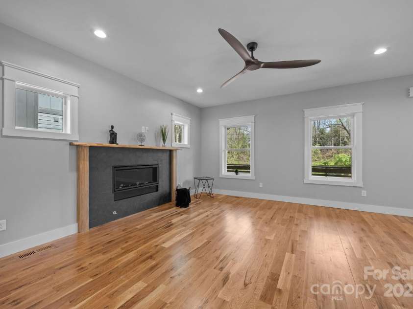 89 Glendale Avenue, Asheville, NC 28803.  MLS# CAR4160954, YatesRealty ID 631. Linear gas fireplace in living area