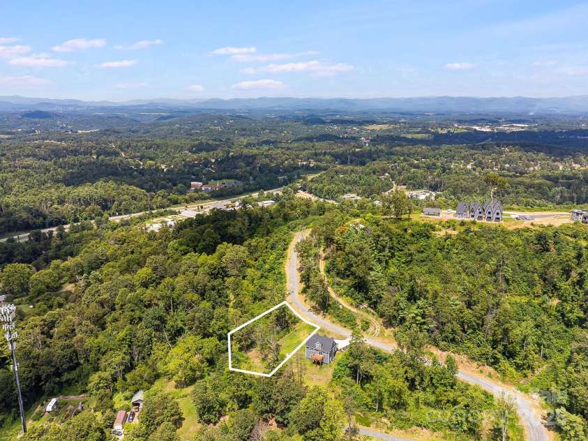 344 Espen Ridge, Woodfin, NC 28804.  MLS# CAR4299021, YatesRealty ID 6310. 