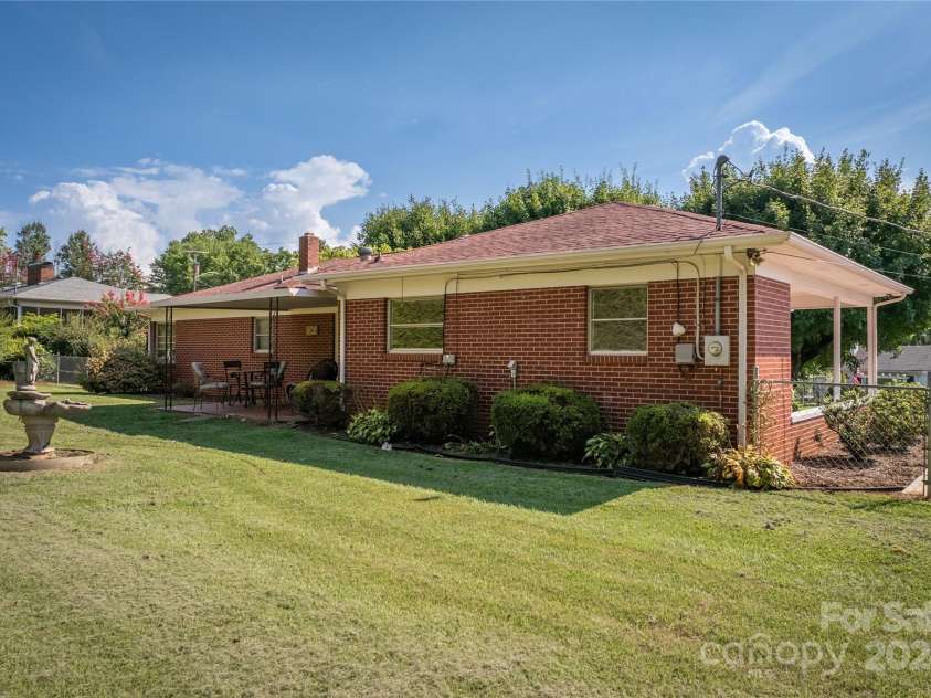 622 Powell Road, Lenoir, NC 28645.  MLS# CAR4164537, YatesRealty ID 6310. 