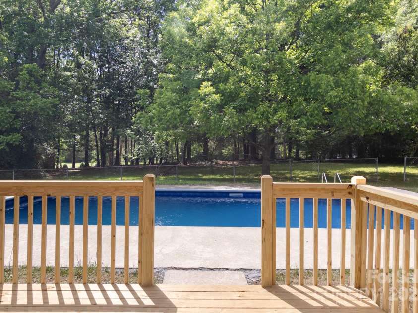 2009 Echo Lane, Gastonia, NC 28052.  MLS# CAR4174665, YatesRealty ID 6311. 