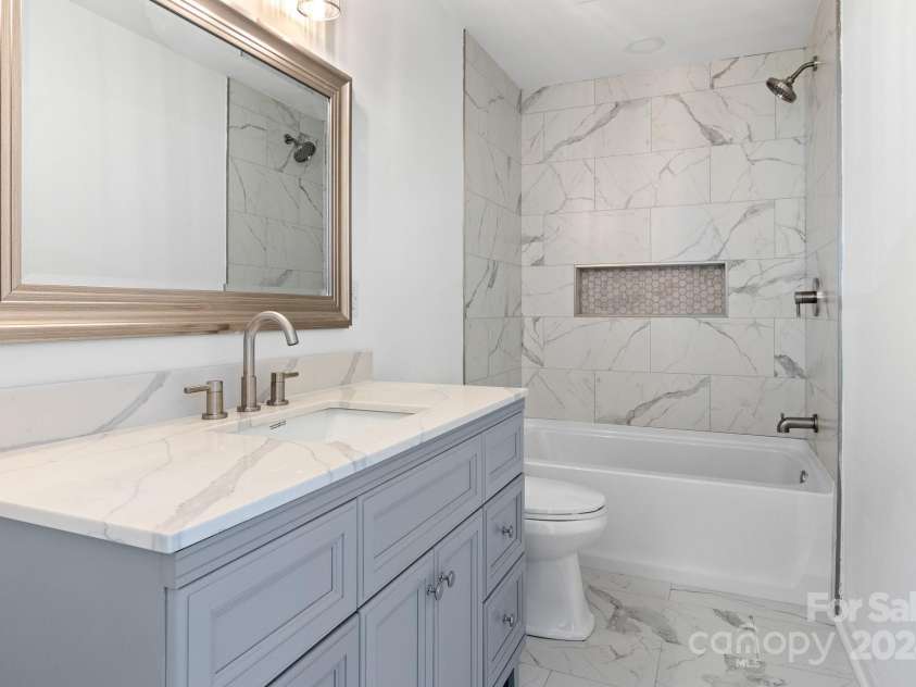 2009 Echo Lane, Gastonia, NC 28052.  MLS# CAR4174665, YatesRealty ID 6311. Full bathroom