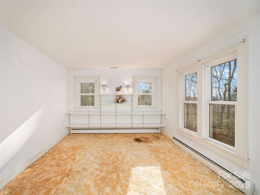 35 Smith Ridge Drive, Asheville, NC 28803.  MLS# CAR4332671, YatesRealty ID 6311. 