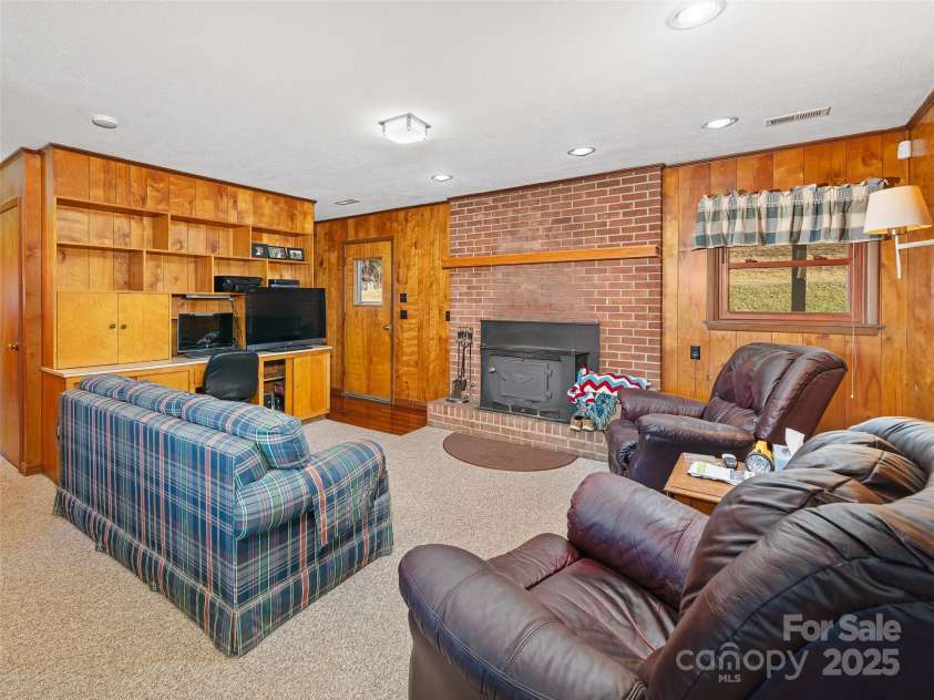 35 Smith Ridge Drive, Asheville, NC 28803.  MLS# CAR4332671, YatesRealty ID 6311. 