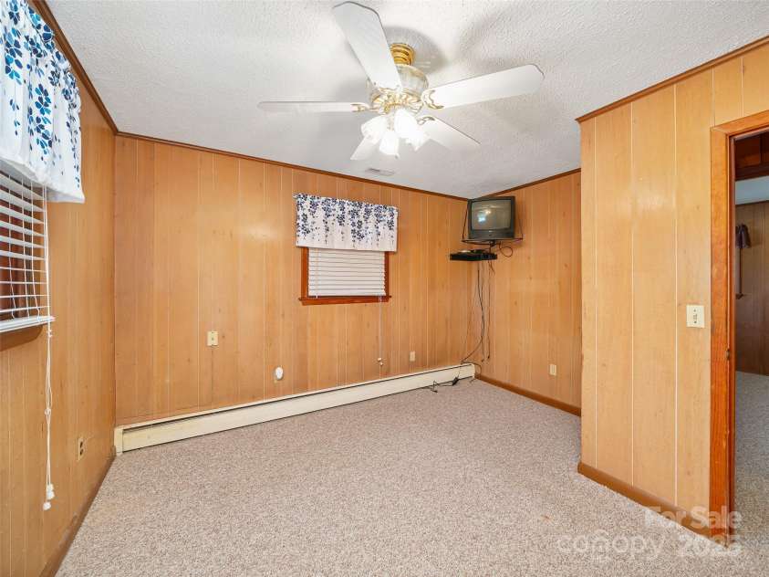 35 Smith Ridge Drive, Asheville, NC 28803.  MLS# CAR4332671, YatesRealty ID 6311. 