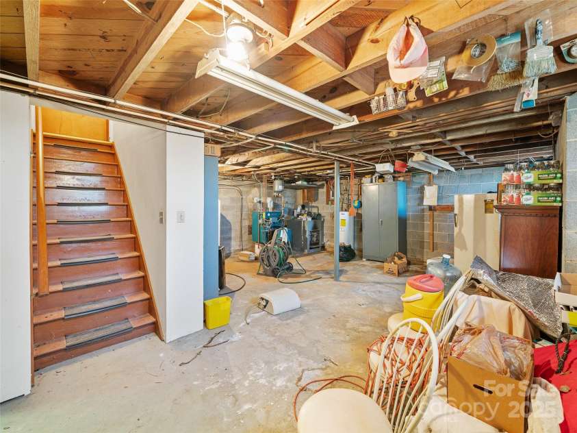 35 Smith Ridge Drive, Asheville, NC 28803.  MLS# CAR4332671, YatesRealty ID 6311. 