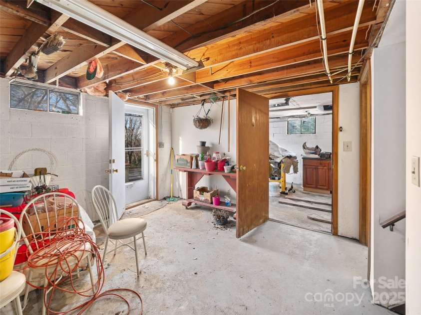 35 Smith Ridge Drive, Asheville, NC 28803.  MLS# CAR4332671, YatesRealty ID 6311. 