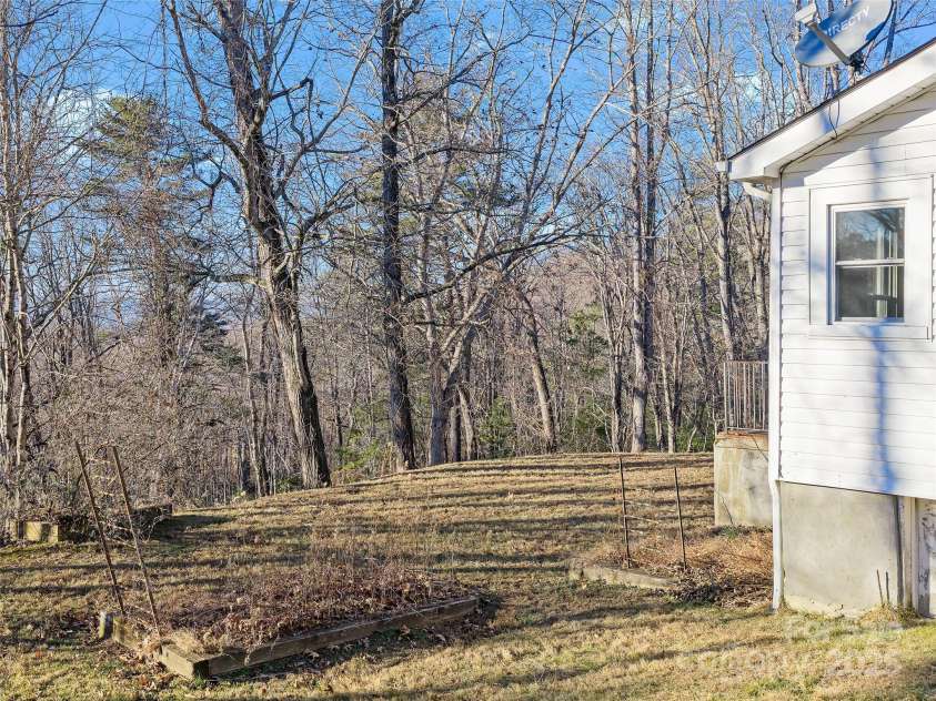 35 Smith Ridge Drive, Asheville, NC 28803.  MLS# CAR4332671, YatesRealty ID 6311. 