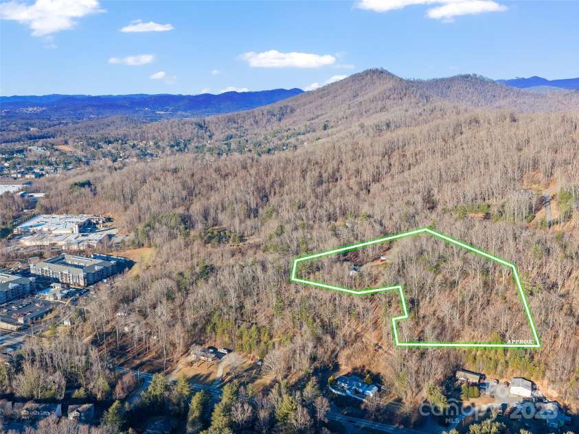 35 Smith Ridge Drive, Asheville, NC 28803.  MLS# CAR4332671, YatesRealty ID 6311. 