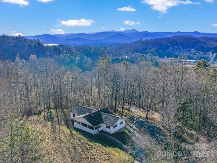 35 Smith Ridge Drive, Asheville, NC 28803.  MLS# CAR4332671, YatesRealty ID 6311. 