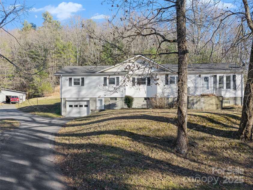 35 Smith Ridge Drive, Asheville, NC 28803.  MLS# CAR4332671, YatesRealty ID 6311. 