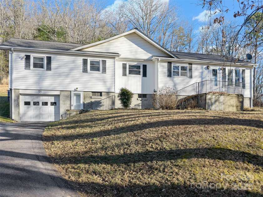 35 Smith Ridge Drive, Asheville, NC 28803.  MLS# CAR4332671, YatesRealty ID 6311. 