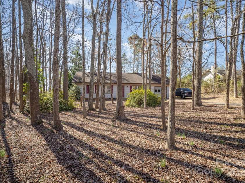 6817 Fieldlark Lane, Charlotte, NC 28227.  MLS# CAR4227267, YatesRealty ID 6314. 