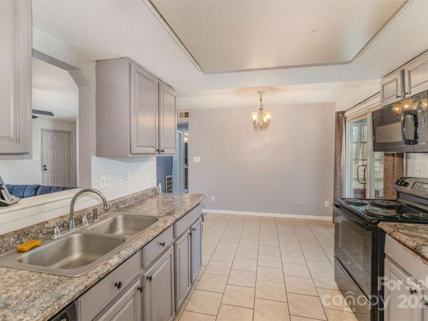 6817 Fieldlark Lane, Charlotte, NC 28227.  MLS# CAR4227267, YatesRealty ID 6314. 