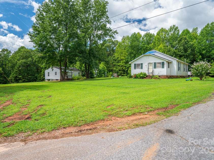 1218 Highview Lane, Lincolnton, NC 28092.  MLS# CAR4293381, YatesRealty ID 6315. 
