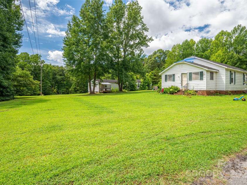 1218 Highview Lane, Lincolnton, NC 28092.  MLS# CAR4293381, YatesRealty ID 6315. 