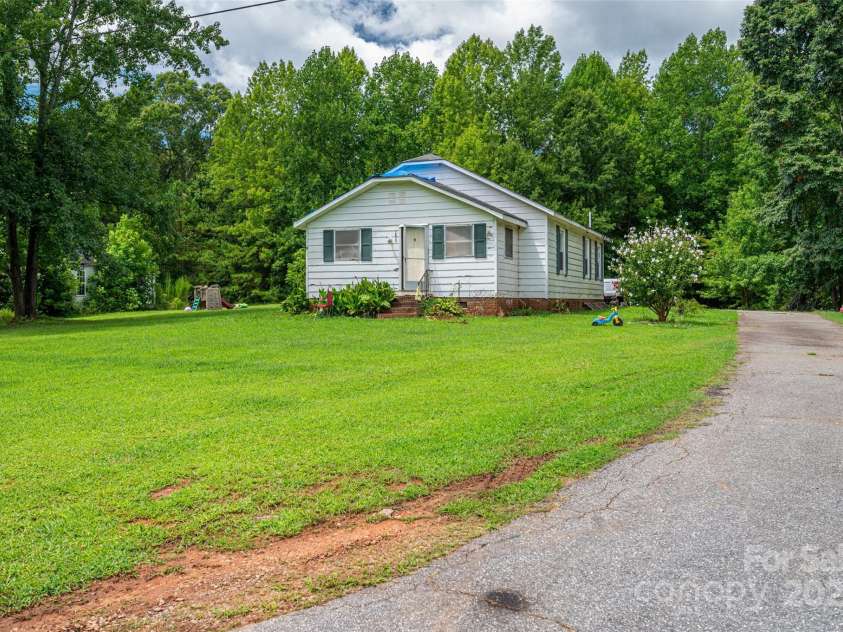 1218 Highview Lane, Lincolnton, NC 28092.  MLS# CAR4293381, YatesRealty ID 6315. 