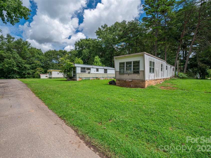 1218 Highview Lane, Lincolnton, NC 28092.  MLS# CAR4293381, YatesRealty ID 6315. 