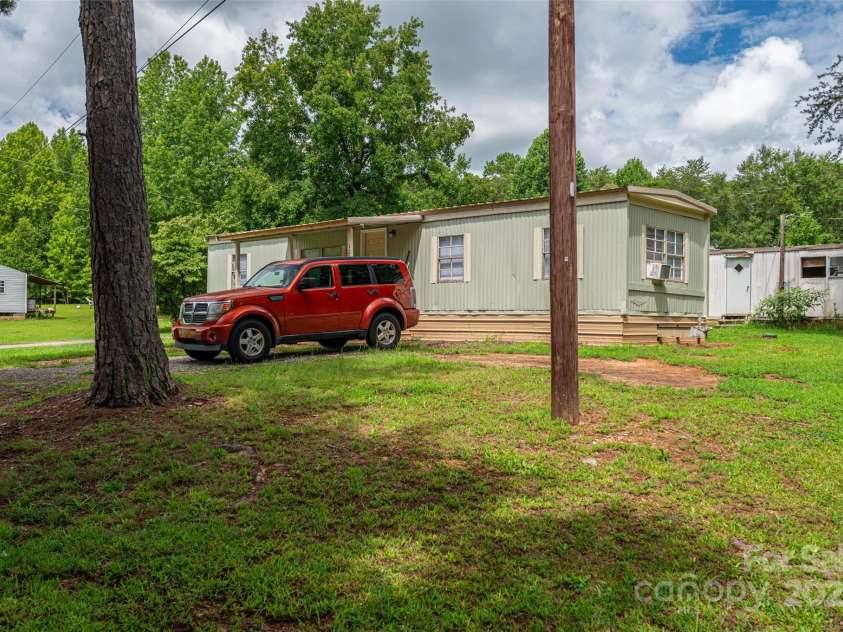 1218 Highview Lane, Lincolnton, NC 28092.  MLS# CAR4293381, YatesRealty ID 6315. 