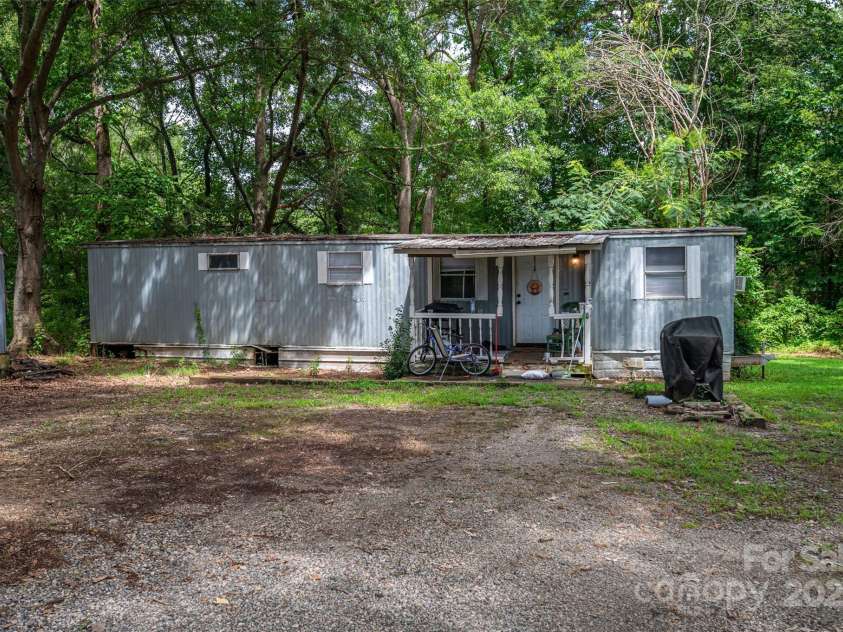 1218 Highview Lane, Lincolnton, NC 28092.  MLS# CAR4293381, YatesRealty ID 6315. 