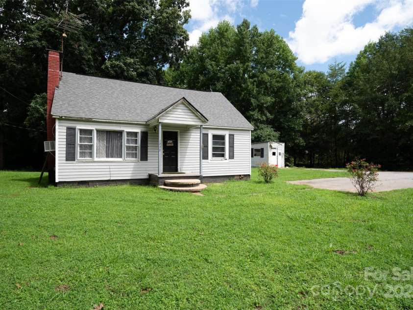 1218 Highview Lane, Lincolnton, NC 28092.  MLS# CAR4293381, YatesRealty ID 6315. 